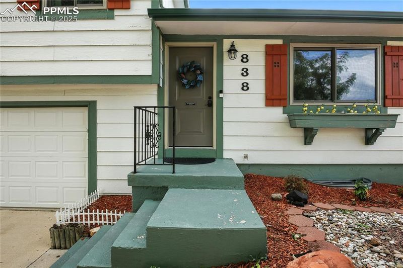 838 Badger Dr, Colorado Springs, CO 80916