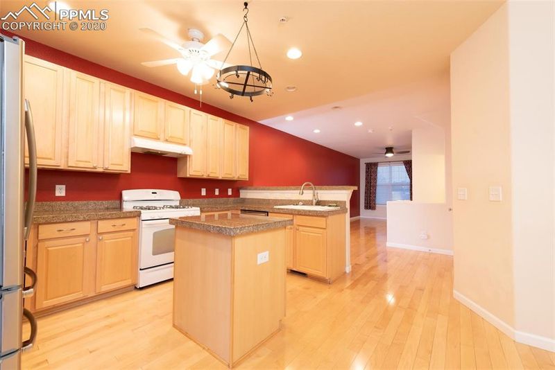 838 S Wahsatch Ave, Colorado Springs, CO 80903