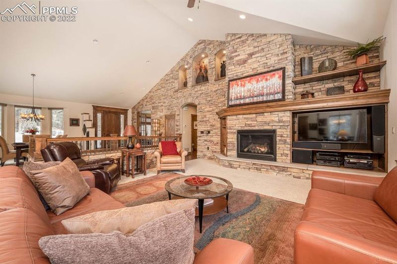 839 Quartz Mountain Rd, Larkspur, CO 80118