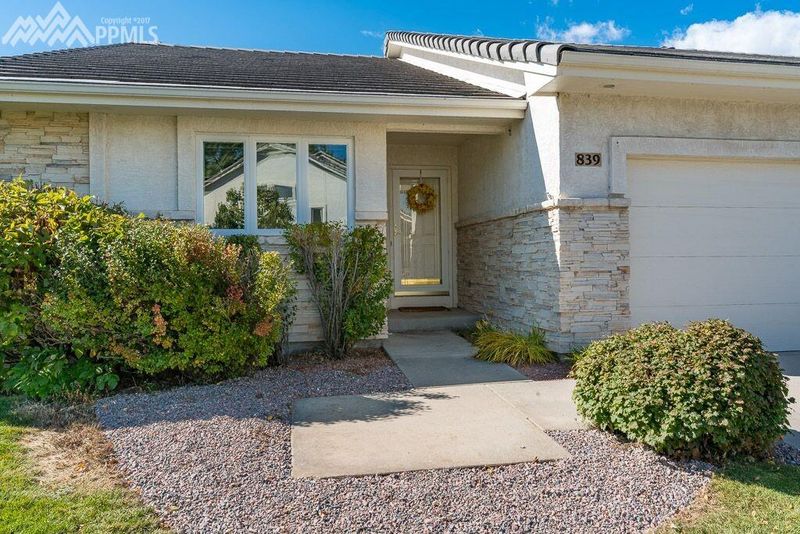 839 Shrine Vw, Colorado Springs, CO 80906