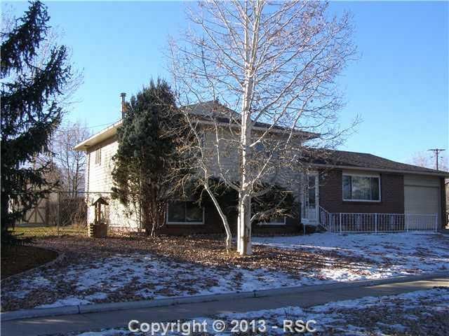 842 Holmes Dr, Colorado Springs, CO 80909
