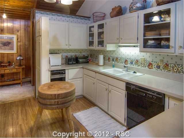 8435 Packard Ln, Green Mountain Falls, CO 80819
