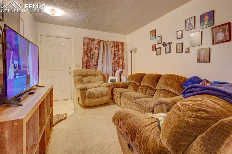 845 Hathaway Dr, Colorado Springs, CO 80915