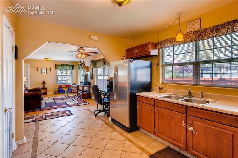 847 E Cimarron St, Colorado Springs, CO 80903