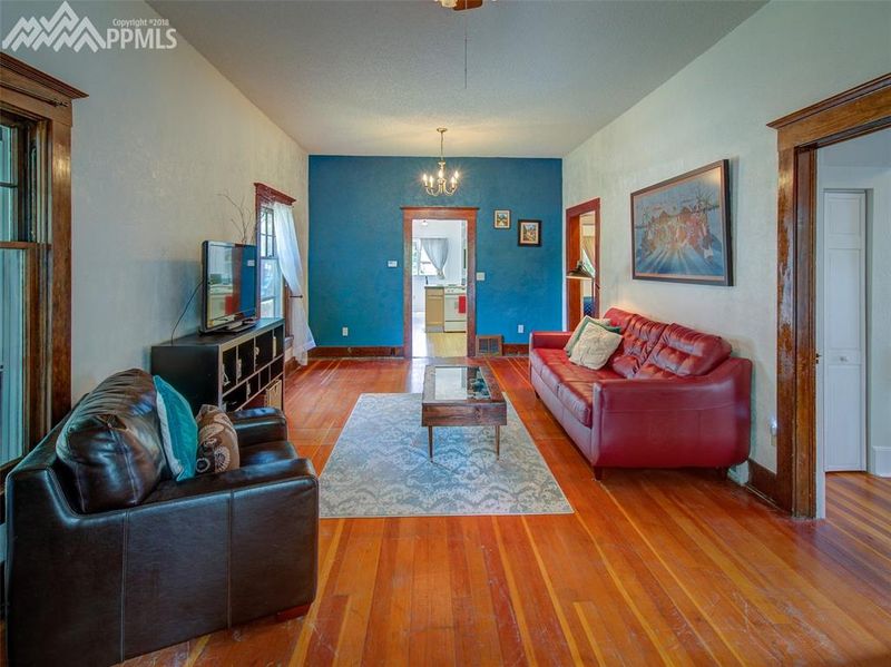 847 E Monument St, Colorado Springs, CO 80903