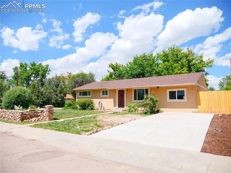 85 Easy St, Colorado Springs, CO 80911