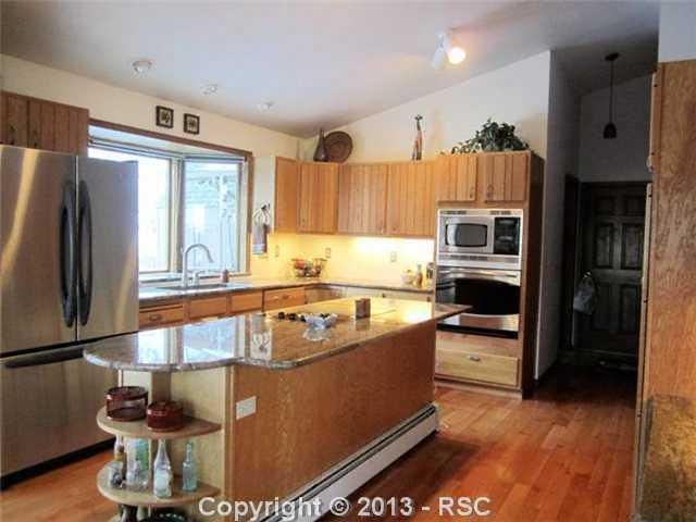 850 Oak Ridge Rd, Manitou Springs, CO 80829