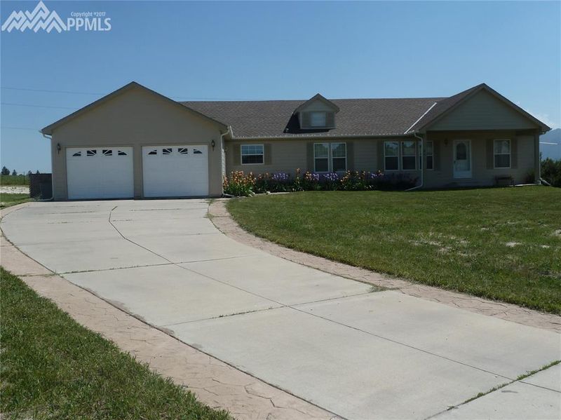851 Circle Rd, Palmer Lake, CO 80133