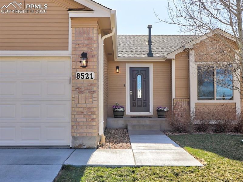 8521 Roaring Fork Dr, Colorado Springs, CO 80924
