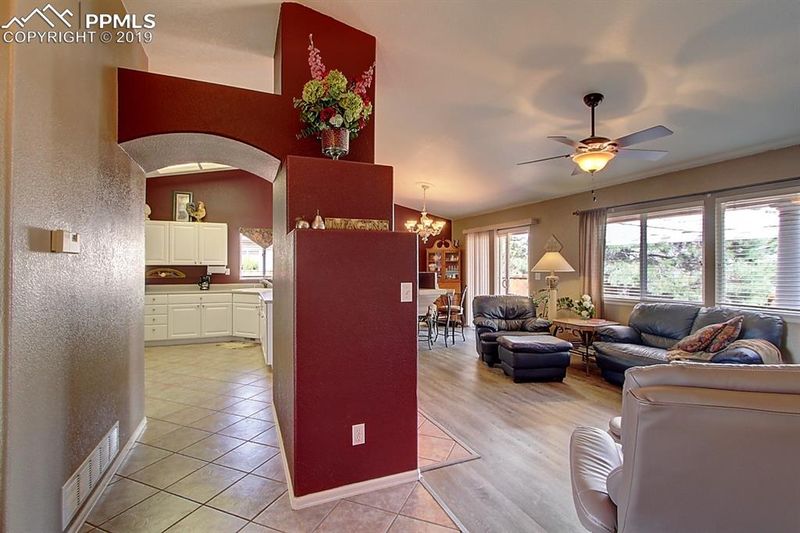 855 Aspenglow Ln, Colorado Springs, CO 80916