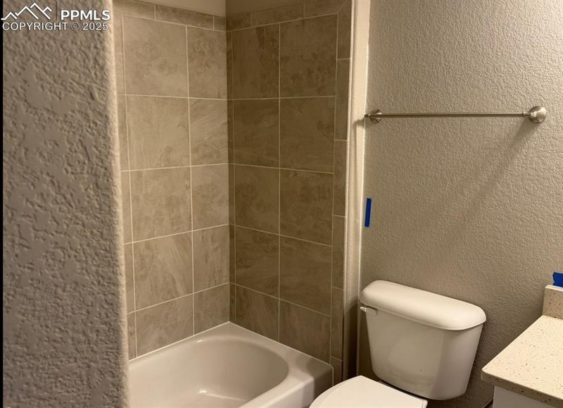 8562 Noreen Falls Dr, Colorado Springs, CO 80924