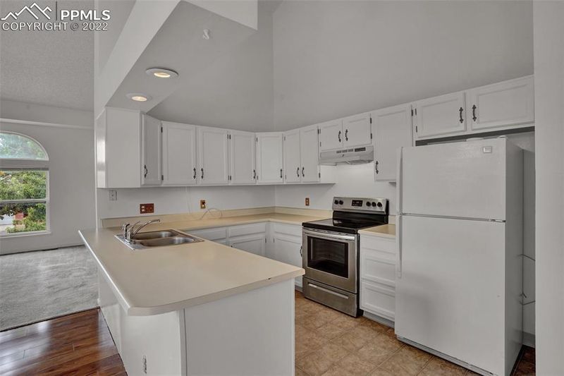 8570 Pepperridge Dr, Colorado Springs, CO 80920