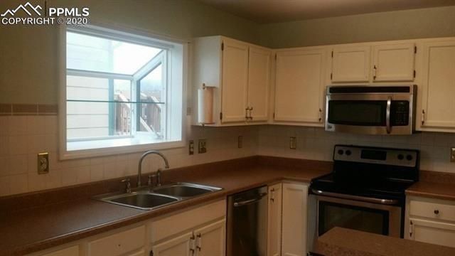 859 Daffodil St, Fountain, CO 80817