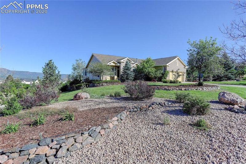 860 Glengate Ln, Colorado Springs, CO 80921