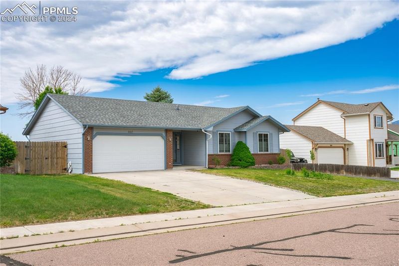867 Eagle Bend Dr, Colorado Springs, CO 80911