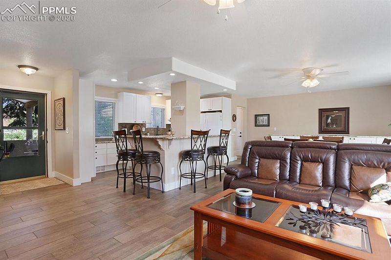 867 N Pulpit Rock Cir, Colorado Springs, CO 80918