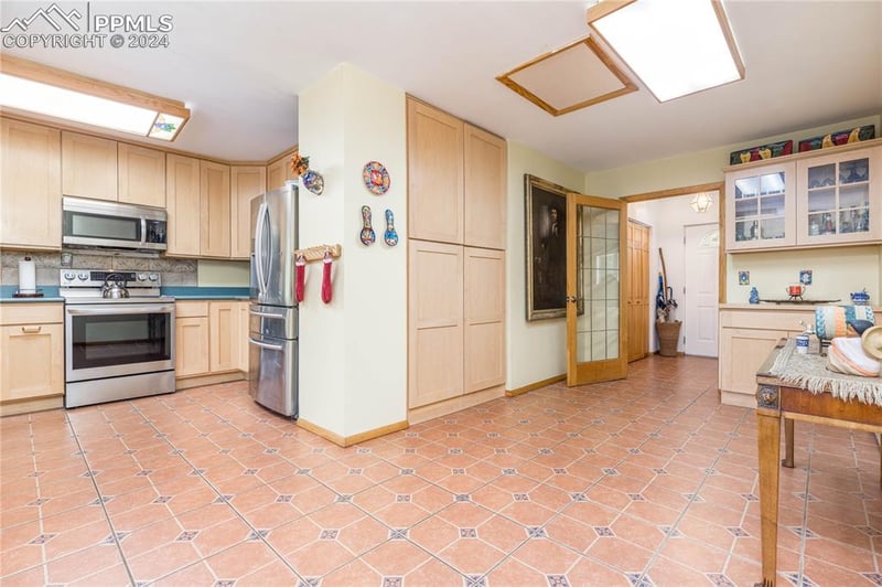 8685 W Highway 24, Cascade, CO 80809