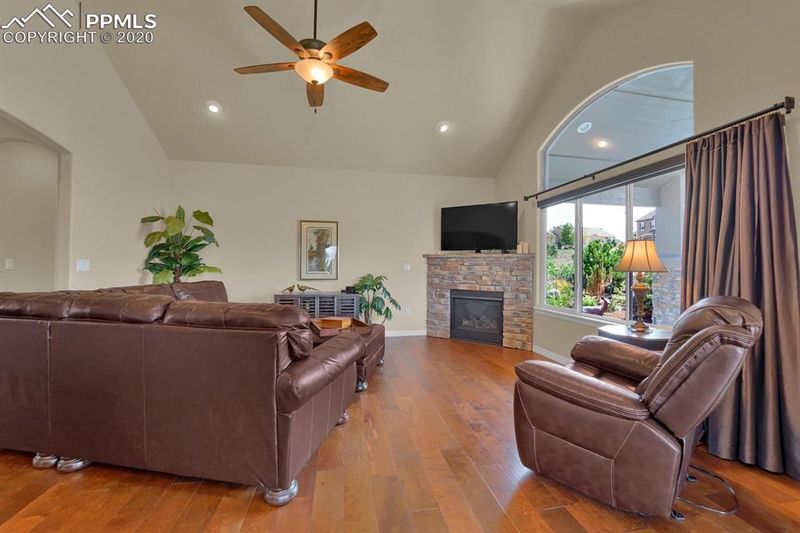 869 Tailings Dr, Monument, CO 80132