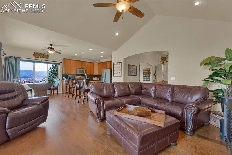 869 Tailings Dr, Monument, CO 80132
