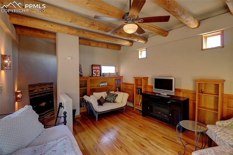 870 Oak Ridge Rd, Manitou Springs, CO 80829