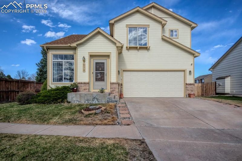 870 Riverview Ln, Colorado Springs, CO 80916