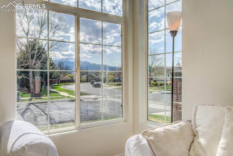 870 Riverview Ln, Colorado Springs, CO 80916