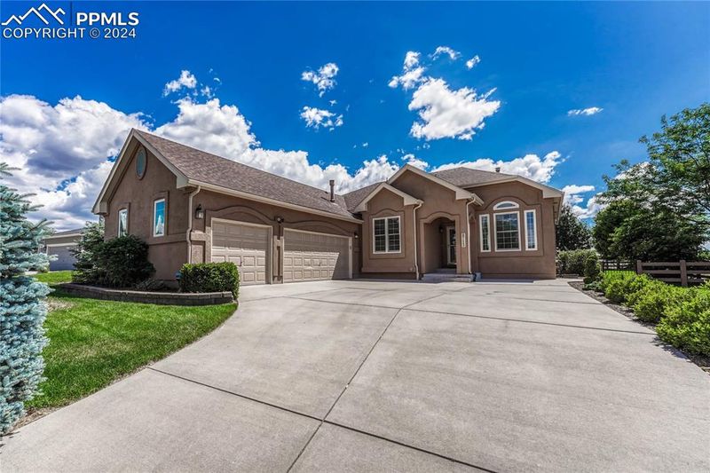 8713 Roaring Fork Dr, Colorado Springs, CO 80924
