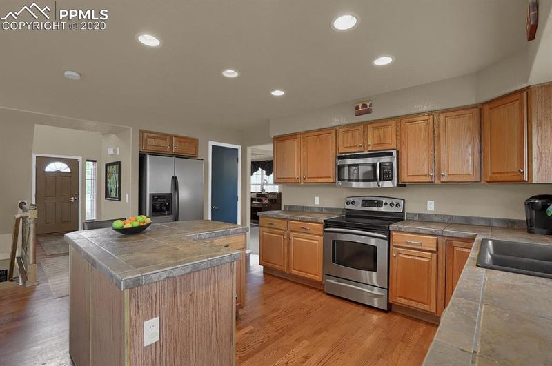 8737 Roaring Fork Dr, Colorado Springs, CO 80924