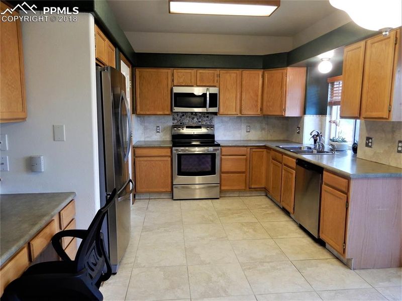 8830 Trottenham Ct, Colorado Springs, CO 80920