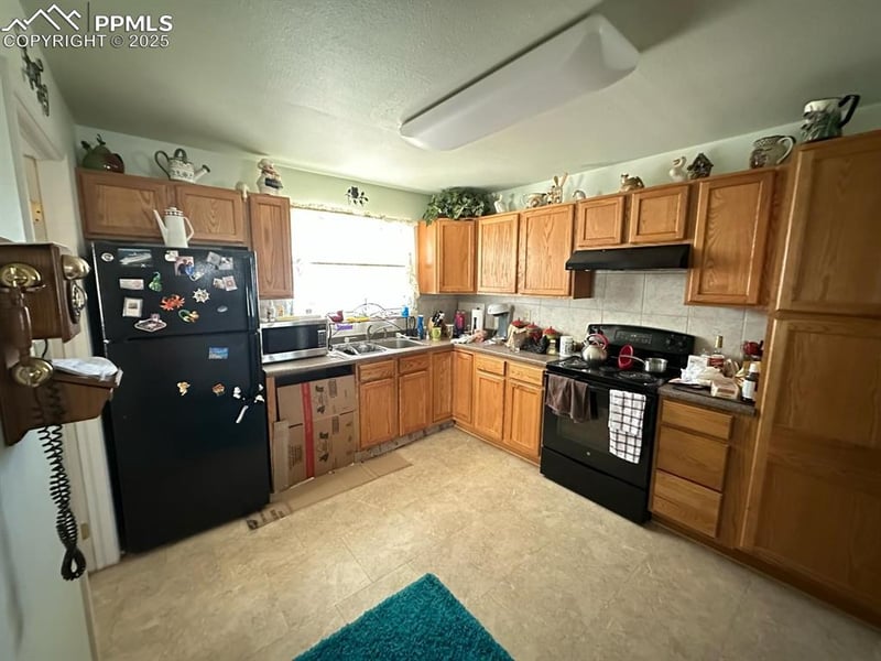 89 Rose Dr, Colorado Springs, CO 80911
