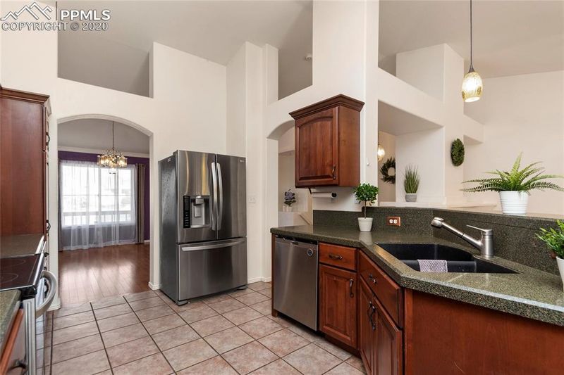 895 Aspenglow Ln, Colorado Springs, CO 80916