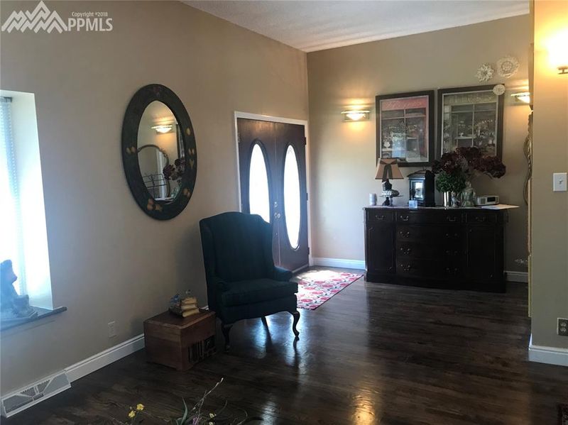 9 Belaire Dr, Pueblo, CO 81001
