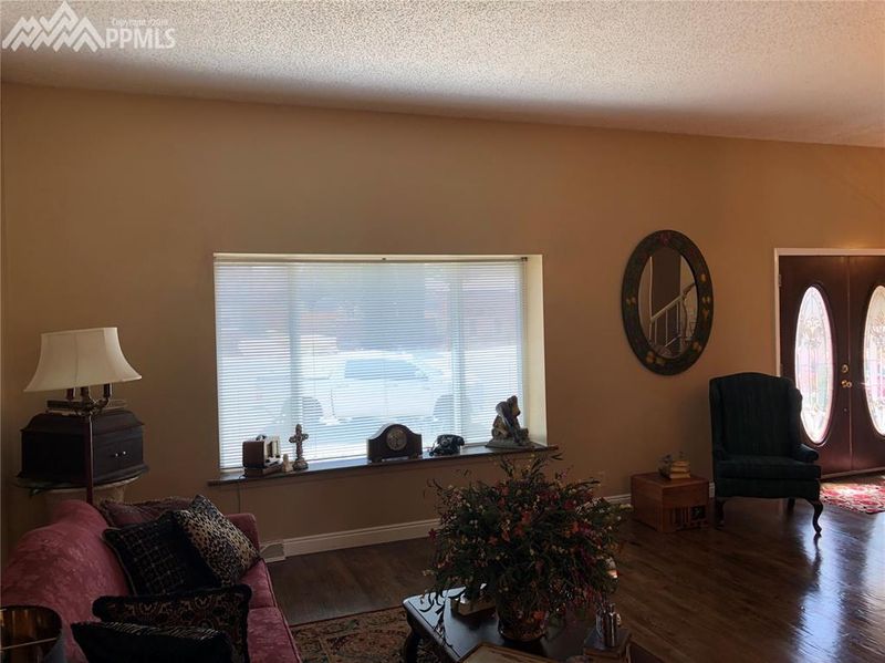9 Belaire Dr, Pueblo, CO 81001