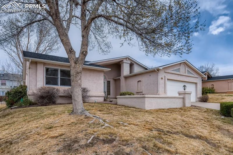 9 Brave Eagle Ct, Pueblo, CO 81001