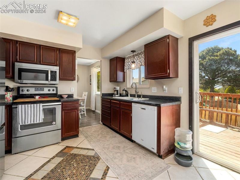 9 Carousel Ln, Pueblo, CO 81001