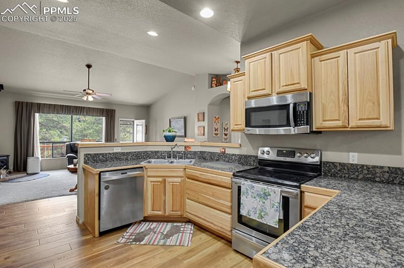 9 Kingston Cir, Florissant, CO 80816