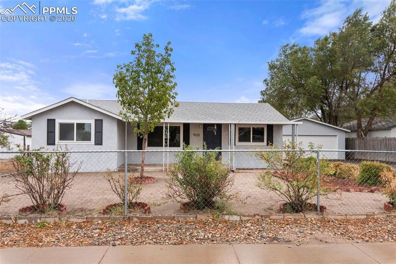 900 Cherry Ln, Pueblo, CO 81005