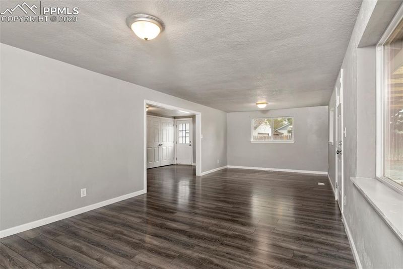 900 Cherry Ln, Pueblo, CO 81005
