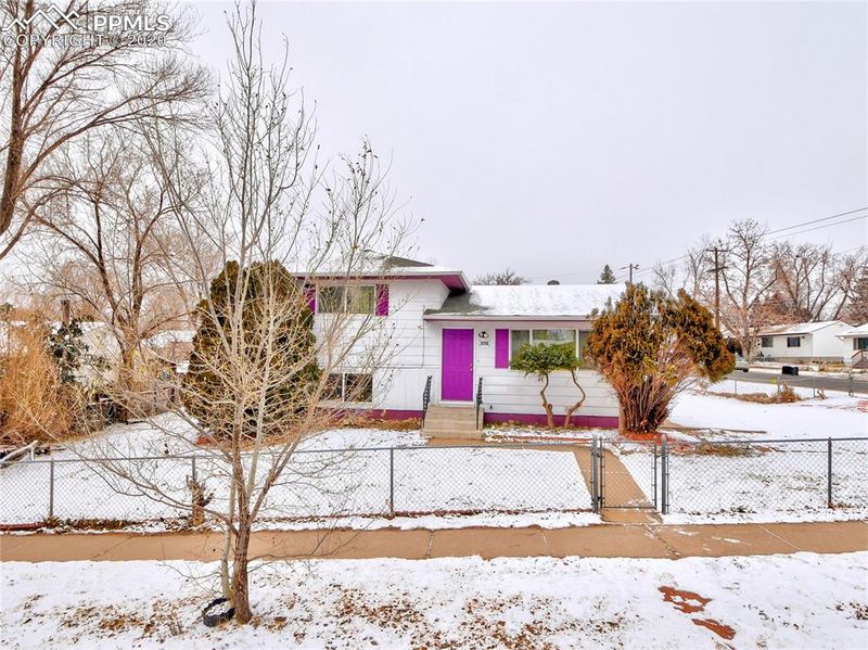 902 Boggs Pl, Colorado Springs, CO 80910