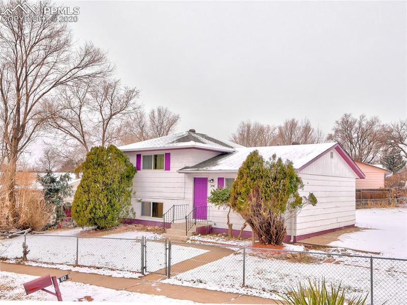 902 Boggs Pl, Colorado Springs, CO 80910