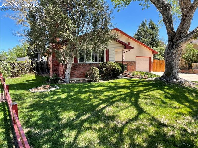 902 Dunston St, Colorado Springs, CO 80907