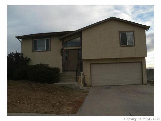902 Rancher Dr, Fountain, CO 80817