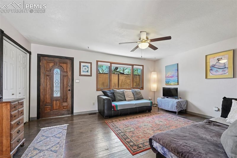 903 Bluelace Dr, Pueblo, CO 81001