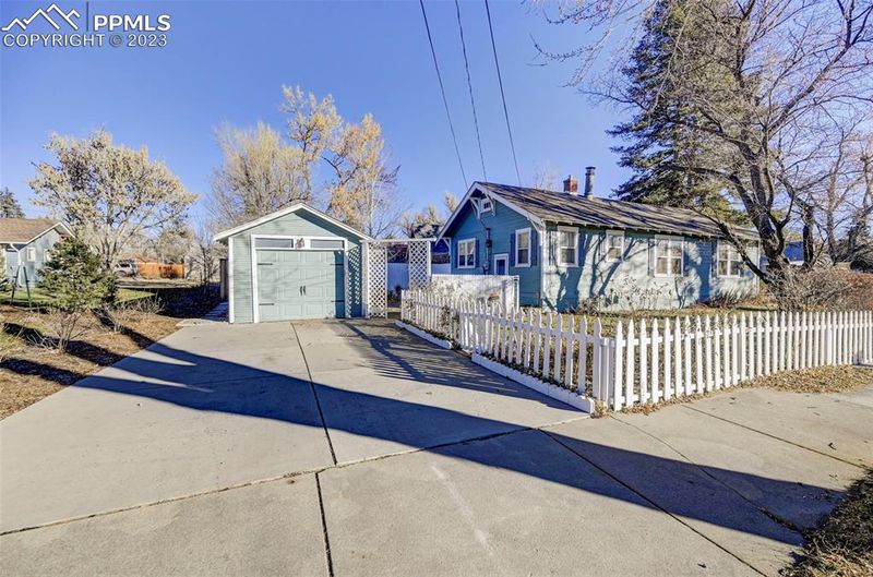 904 N Hancock Ave, Colorado Springs, CO 80903