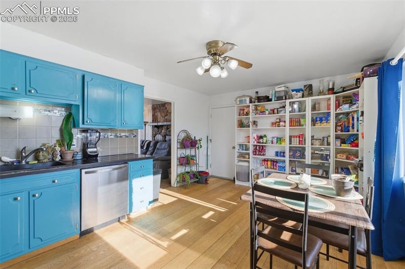 904 Potter Dr, Colorado Springs, CO 80909