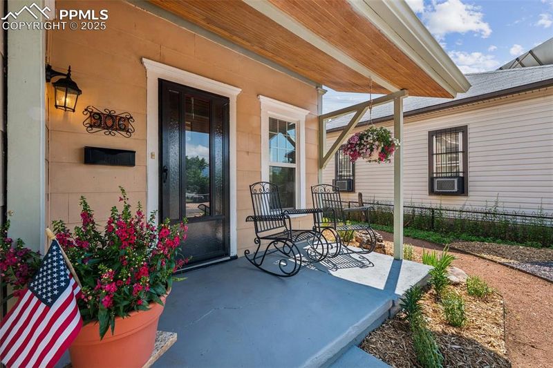 906 W Cucharras St, Colorado Springs, CO 80905