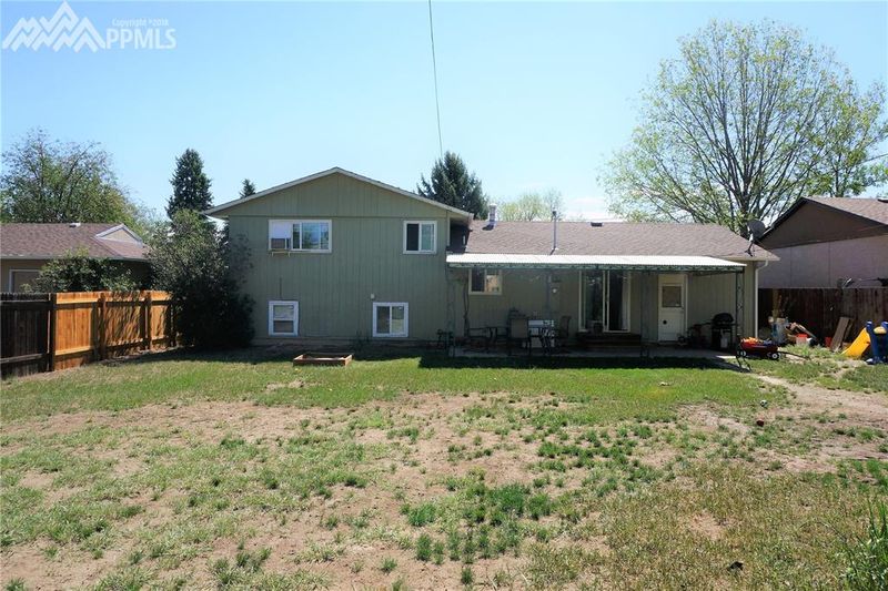 906 Holmes Dr, Colorado Springs, CO 80909