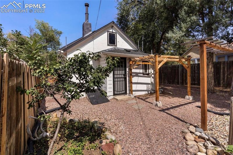 907 E Cucharras St, Colorado Springs, CO 80903
