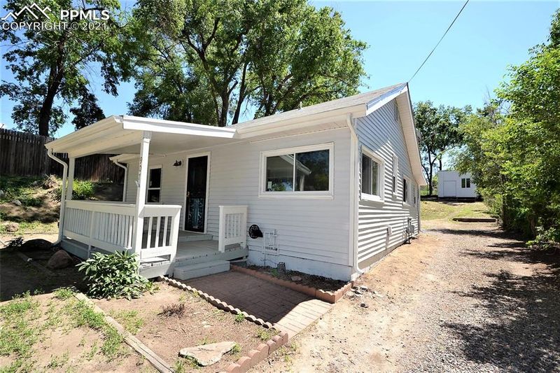907 S El Paso St, Colorado Springs, CO 80910