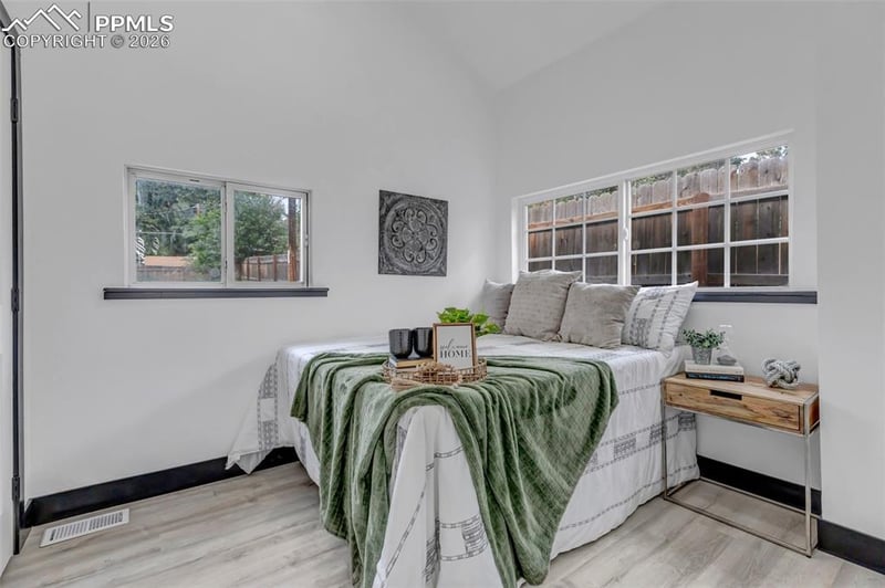 908 Cimarron St, Colorado Springs, CO 80903
